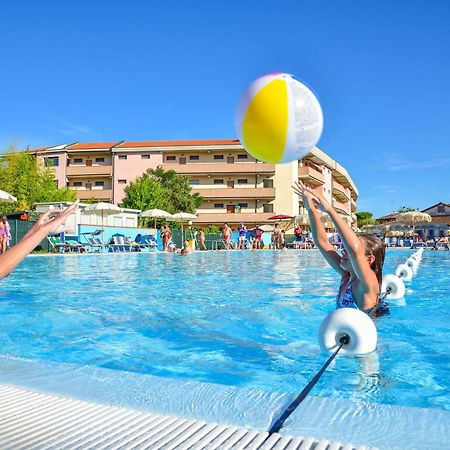 Aparthotel Costa Paradiso Lido Adriano Exteriör bild