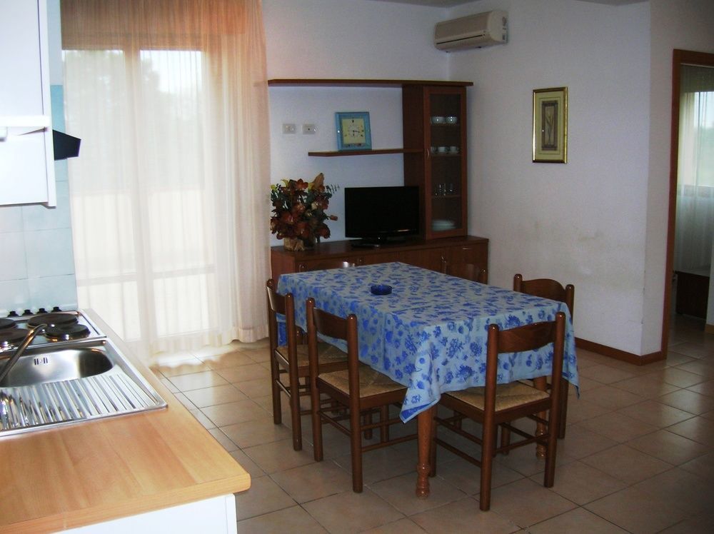 Aparthotel Costa Paradiso Lido Adriano Exteriör bild