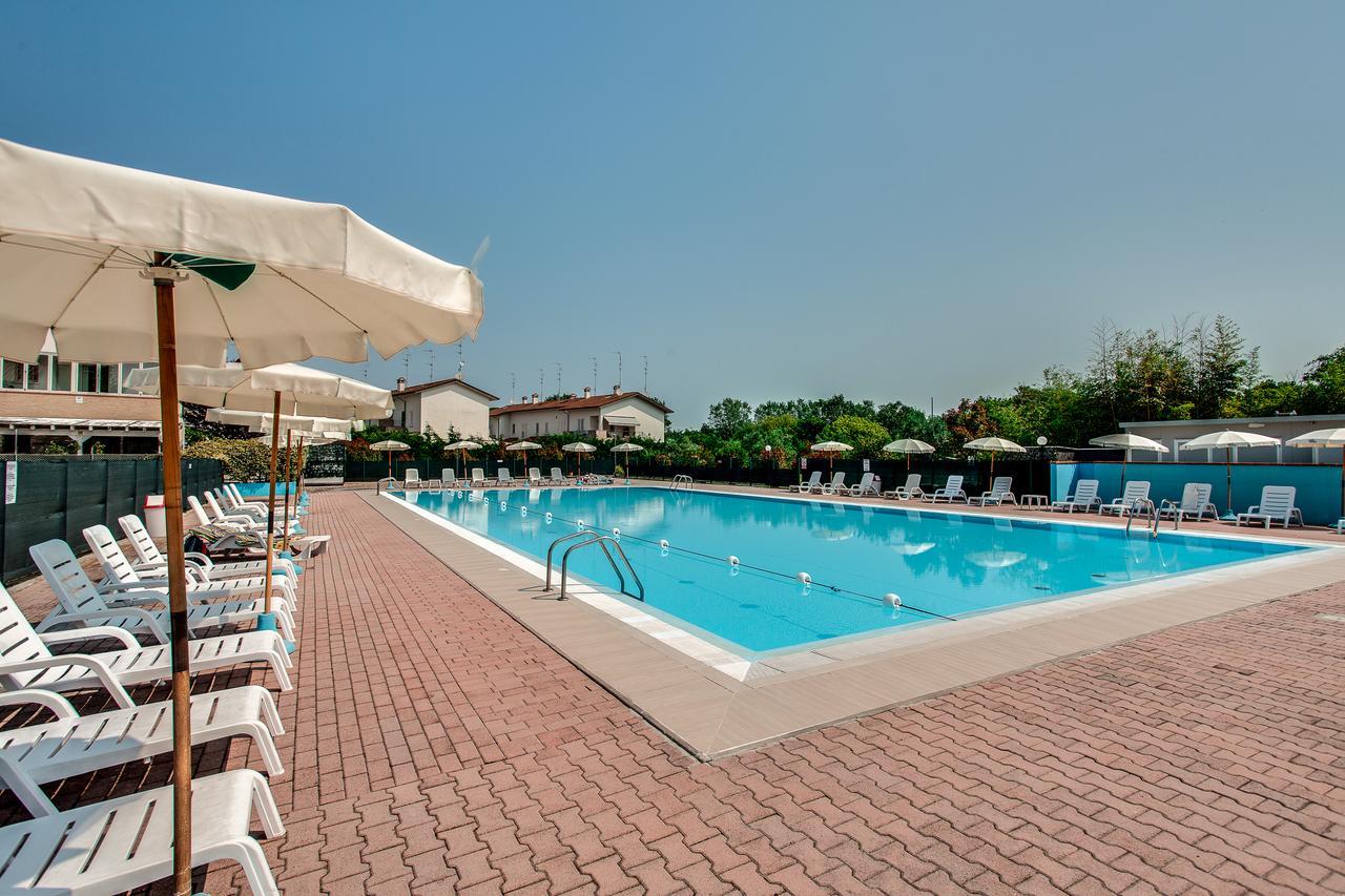 Aparthotel Costa Paradiso Lido Adriano Exteriör bild