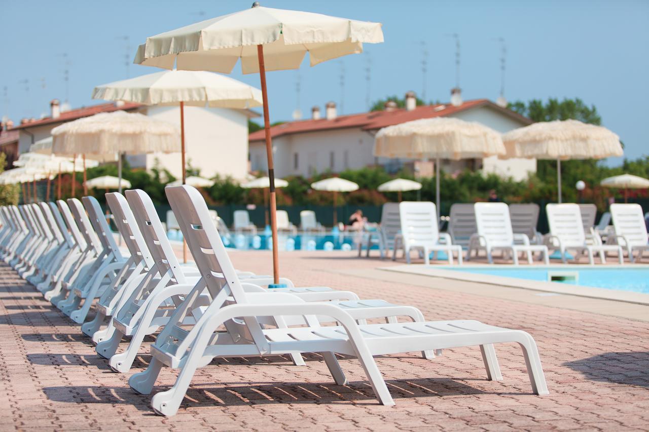 Aparthotel Costa Paradiso Lido Adriano Exteriör bild