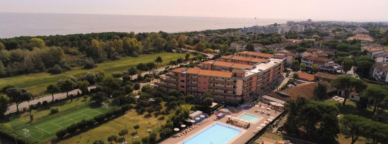 Aparthotel Costa Paradiso Lido Adriano Exteriör bild