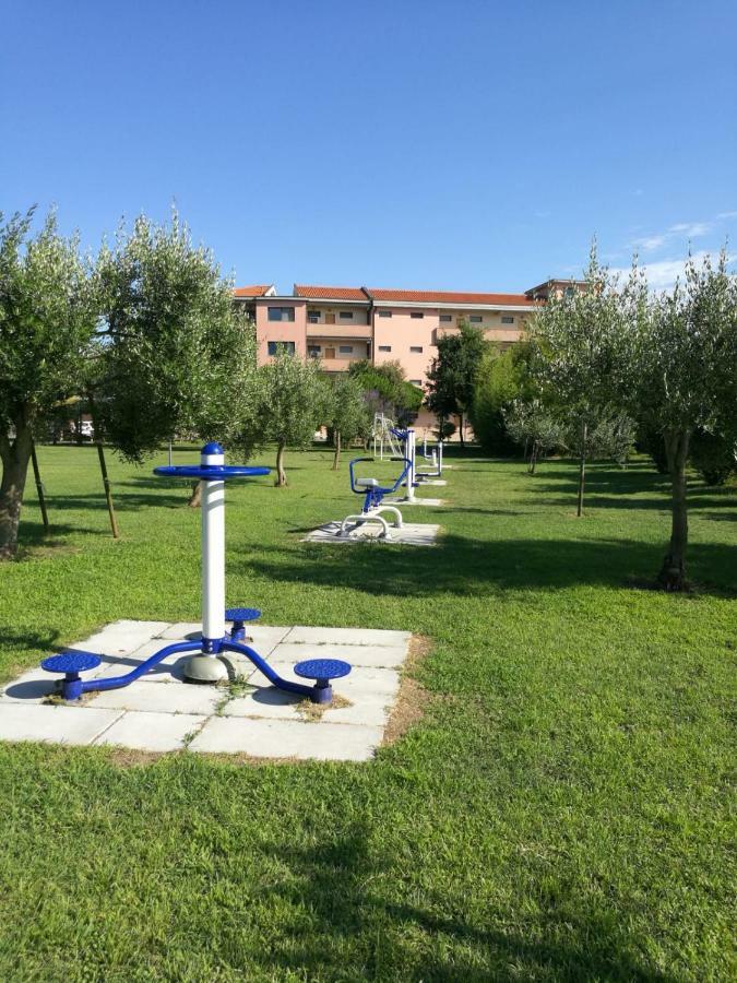 Aparthotel Costa Paradiso Lido Adriano Exteriör bild