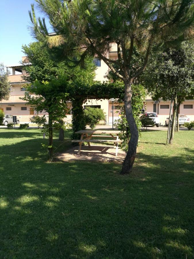 Aparthotel Costa Paradiso Lido Adriano Exteriör bild