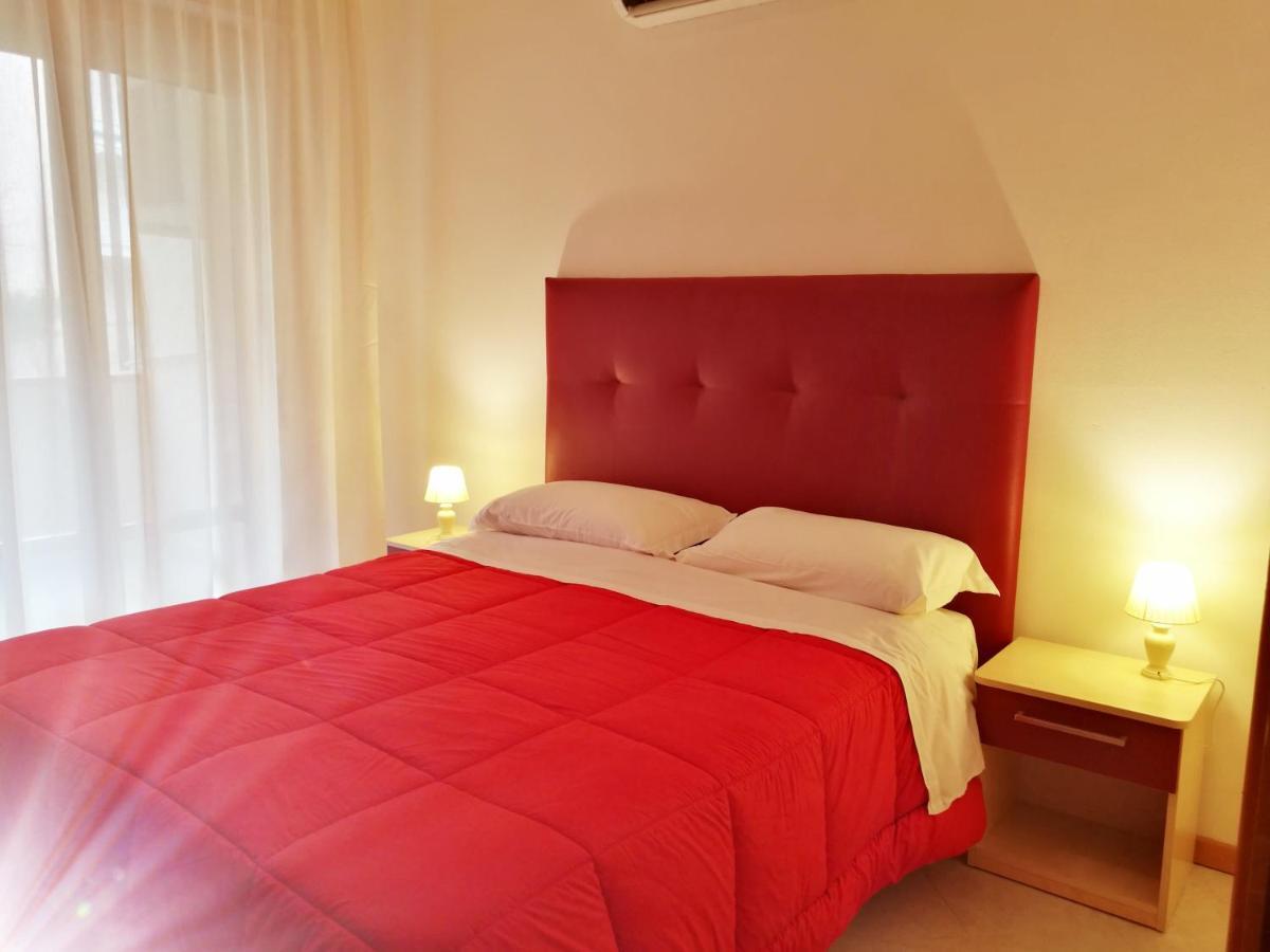 Aparthotel Costa Paradiso Lido Adriano Rum bild